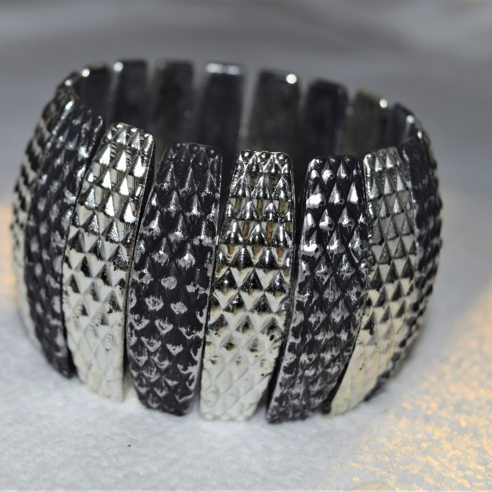 NICE BRACELET Black and Silver Adjustable ONE SIZE